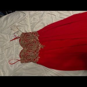 Red gold strapless hooks inside